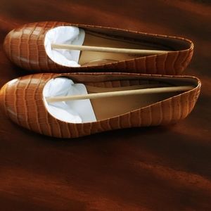 VIONIC Hannah Croc espresso ladies ballet flats size 7 with metallic heel accent